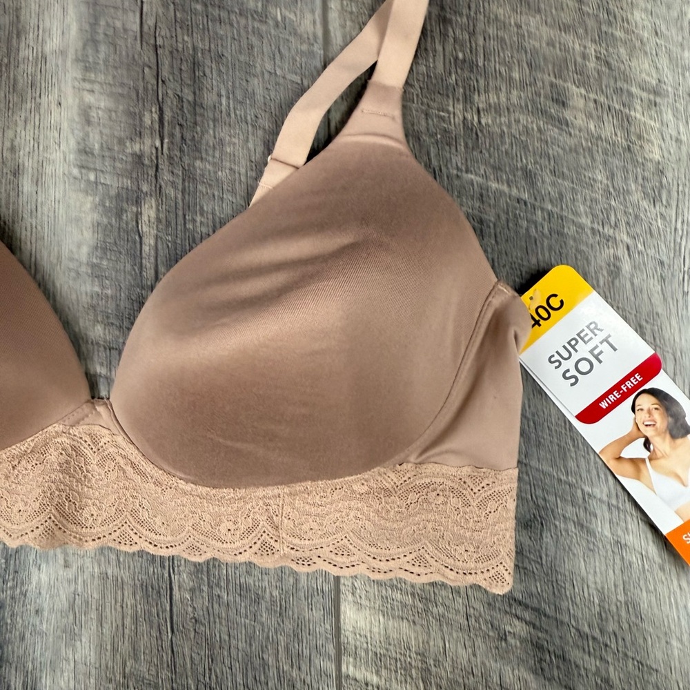40C Warner’s Tan‎ Wireless Bra - Picture 3 of 12